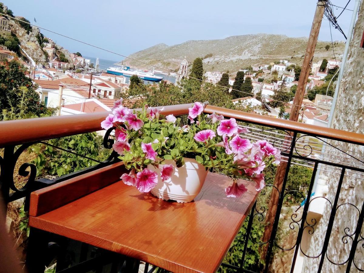 Grandma'S House Lägenhet Symi Exteriör bild
